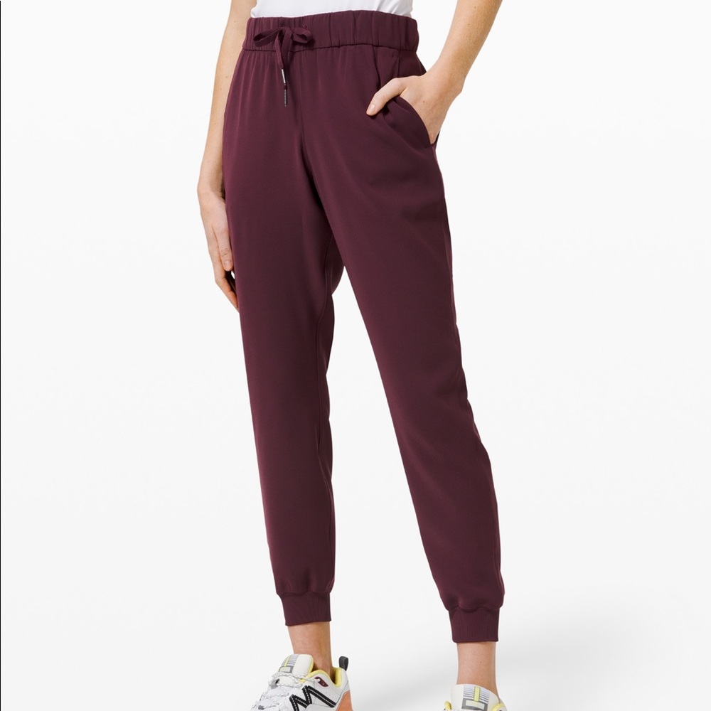 NEVER WORN LULULEMON  On the fly jogger. woven.